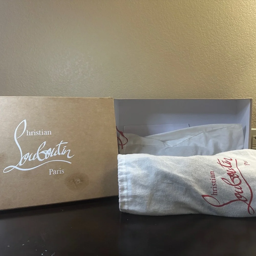 Spiked suede sneakers - Picture 4 of 8